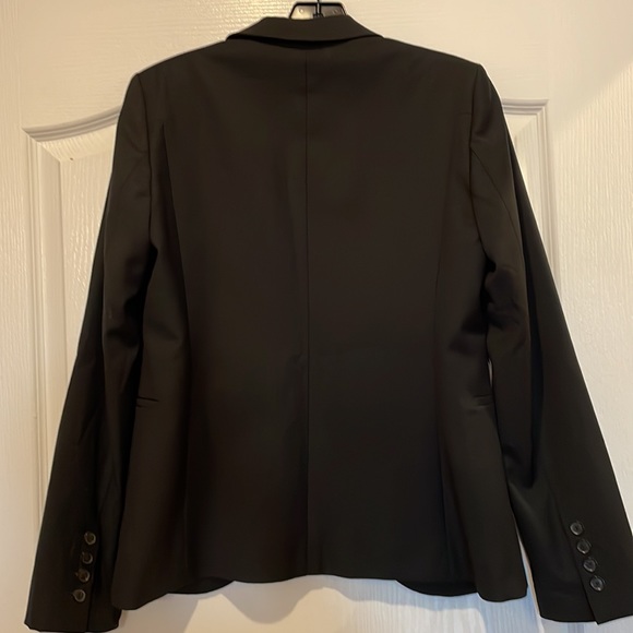 Gucci Blazer. Very gently used! 100 % lana wool; It size 40. - Picture 4 of 6